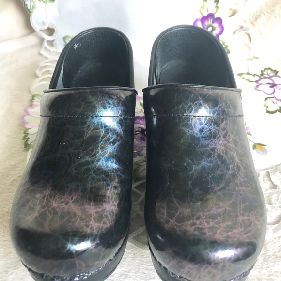 DANSKO Eur 36 Iridescent Bubble Pattern Like New! - Picture 2 of 6